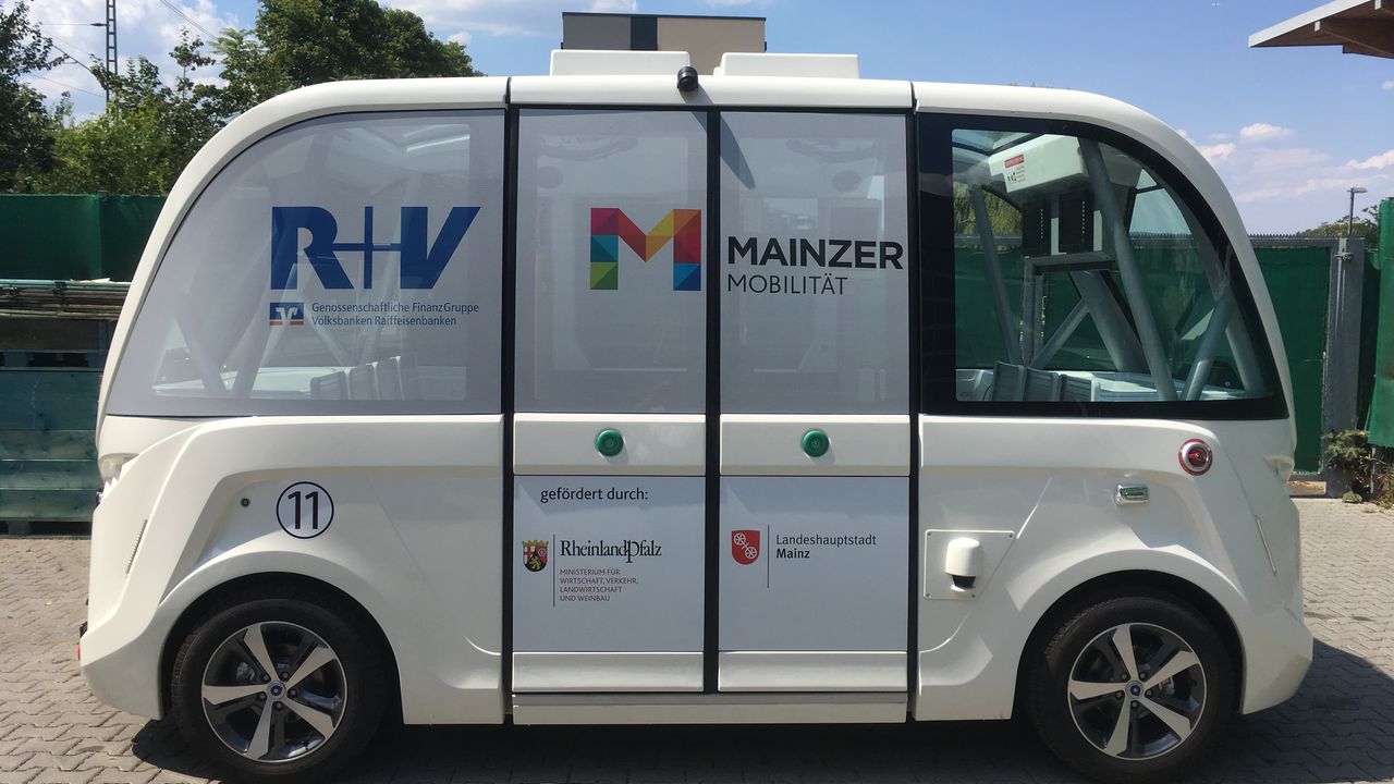 Der erste autonome Bus fährt in Mainz. 