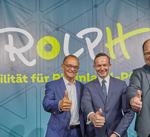 Verkehrsminister Dr. Volker Wissing (Mitte) mit Verbandsvorsteher des SPNV-Süd, Dr. Fritz Brechtel (links) und Verbandsdirektor des SPNV-Nord, Thorsten Müller (rechts) bei der Vorstellung von ROLPH, der Dachmarke für den öffentlichen Nahverkehr in Rheinland-Pfalz.