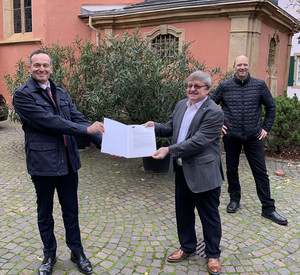 Dr. Volker Wissing, Stadtbürgermeister Manfred Dörr, im Hintergrund Geschäftsführer des Tourist Service Deidesheim Stefan Wemhoener