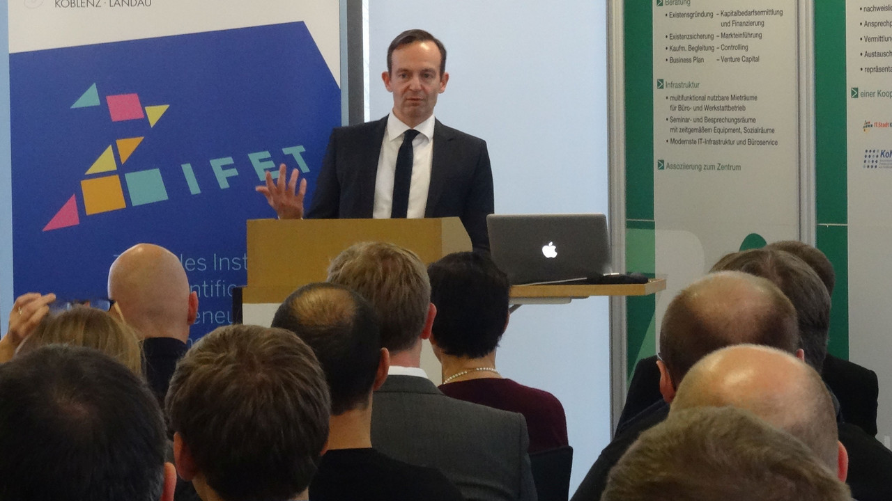 Wirtschaftsminister Dr. Volker Wissing bei der Informationsveranstaltung über Venture Capital und Business Angels in Koblenz