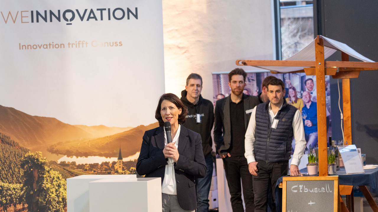 Wirtschafts- und Weinbauministerin Daniela Schmitt bei der Veranstaltung "Weinnovation"