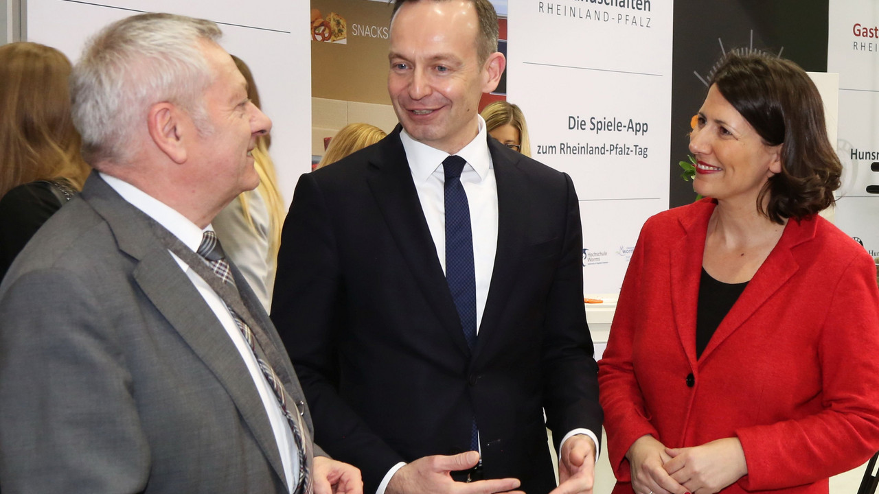 Wirtschafts- und Tourismusminister Dr. Volker Wissing und Staatssekretärin Daniela Schmitt auf der Internationalen Tourismusbörse in Berlin.