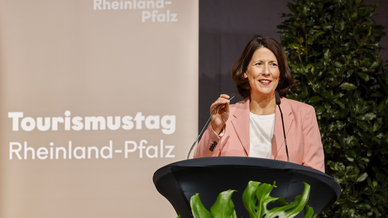 Wirtschafts- und Tourismusministerin Daniela Schmitt beim 23. Tourismus Tag.