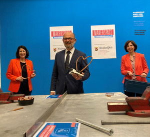 v.l.n.r. Ministerin Daniela Schmitt, HWK-Präsident Hans-Jörg Friese und die Hauptgeschäftsführerin der HWK Rheinhessen Anja Obermann