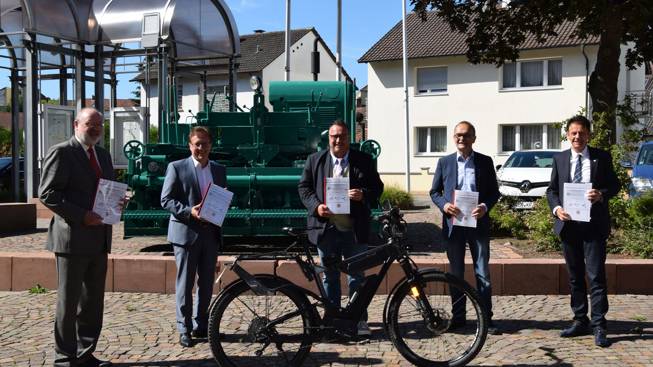 v. l. n. r. Manfred Gräf (Beigeordneter des Rhein-Pfalz-Kreises), Verbandsdirektor Ralph Schlusche (Verband Region Rhein-Neckar), Verkehrsstaatssekretär Andy Becht, Landrat Dr. Fritz Brechtel (Landkreis Germersheim) und Arno Trauden (Geschäftsführer LBM RLP).