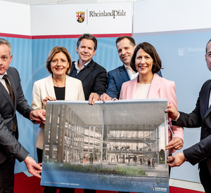 v.l.n.r. Markus Scheja, Managing Director der Kadans Science Partner Germany GmbH; Ministerpräsidentin Malu Dreyer; Michel Leemhuis, CEO Kadans; Nino Haase, Oberbürgermeister von Mainz; Wirtschaftsministerin Daniela Schmitt; Ilias Sarros, Senior Development Manager der Kadans Science Partner Germany GmbH