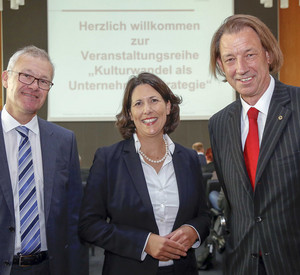 v.l.n.r Dr. Stefan Webendoerfer (Vice President BASF SE, Gesundheitsförderung), Wirtschaftsstaatssekretärin Daniela Schmitt und „Chefsache Ratgeber“ Peter Buchenau