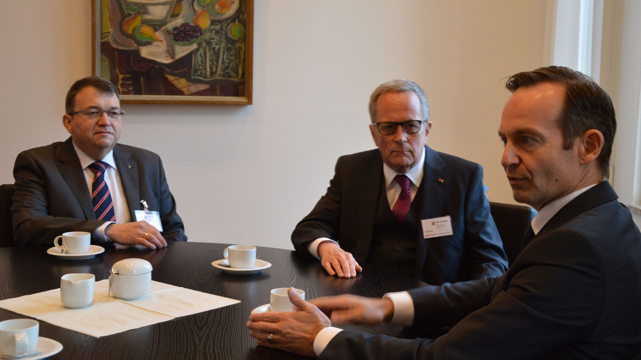 Gespräch mit dem Einzelhandelsverband.